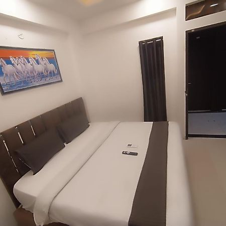 Hotel Kiwi Inn Vijaynagar Scheme 78 印多尔 外观 照片