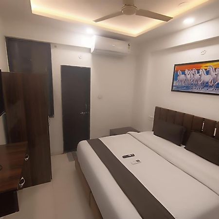 Hotel Kiwi Inn Vijaynagar Scheme 78 印多尔 外观 照片