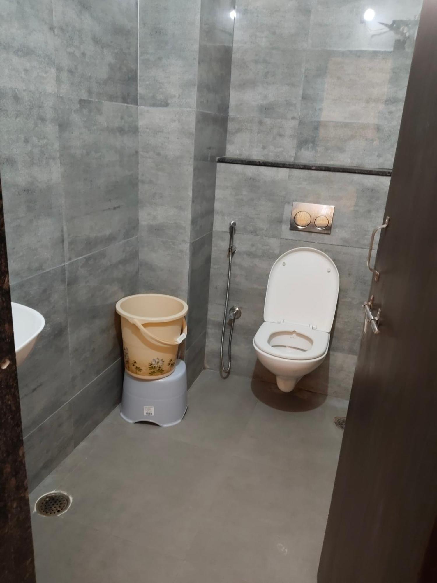 Hotel Kiwi Inn Vijaynagar Scheme 78 印多尔 外观 照片
