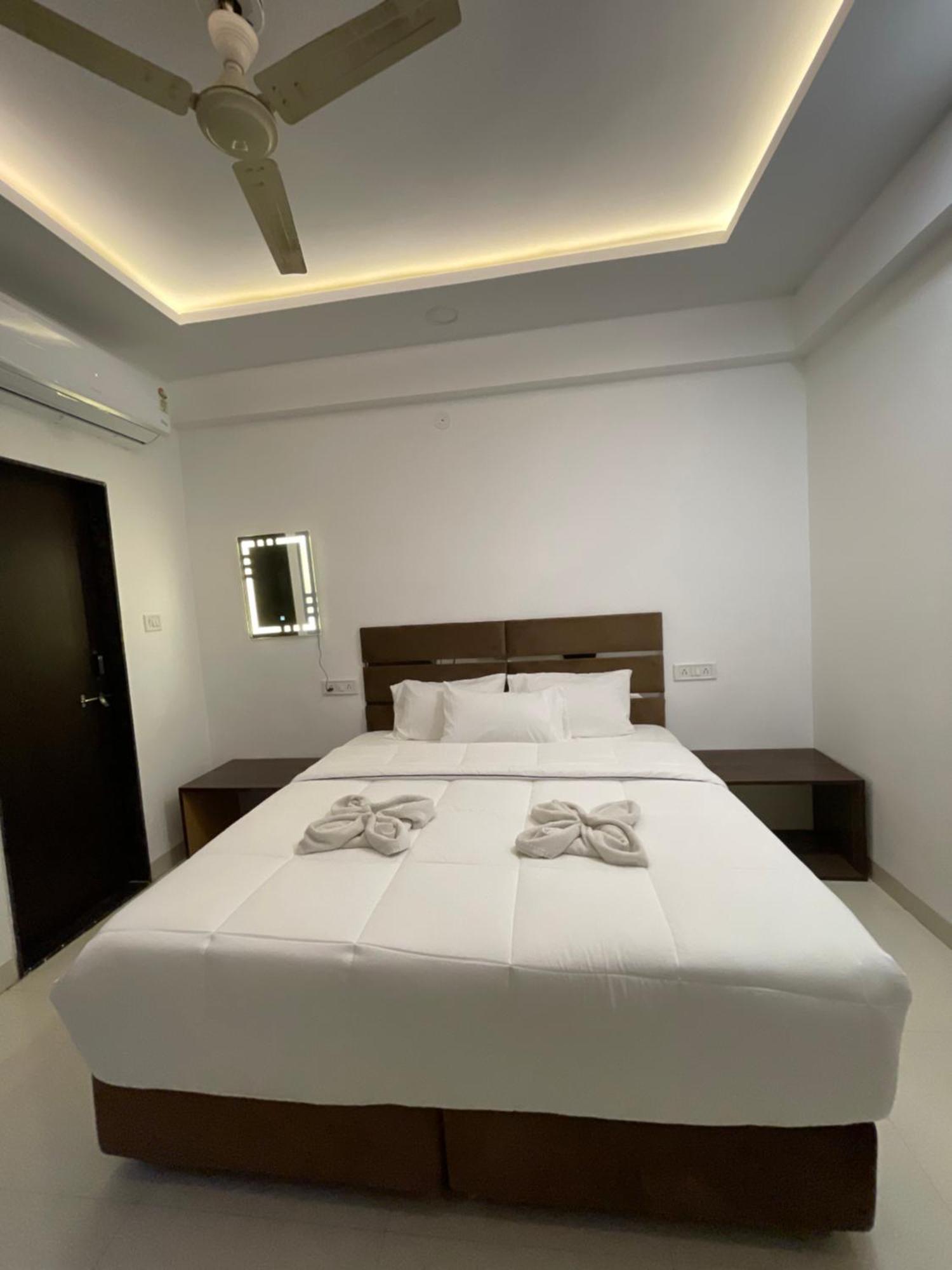 Hotel Kiwi Inn Vijaynagar Scheme 78 印多尔 外观 照片