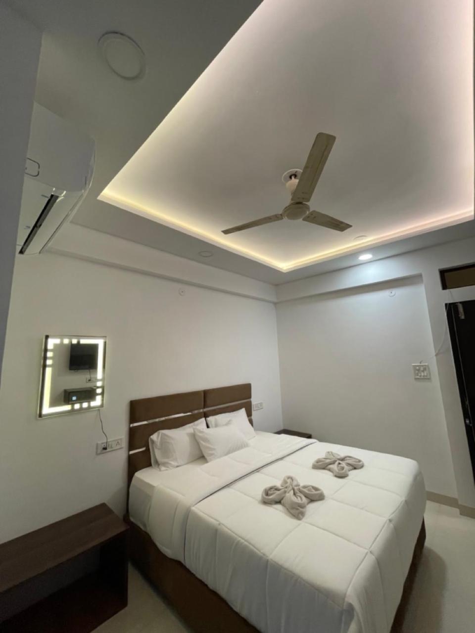 Hotel Kiwi Inn Vijaynagar Scheme 78 印多尔 外观 照片