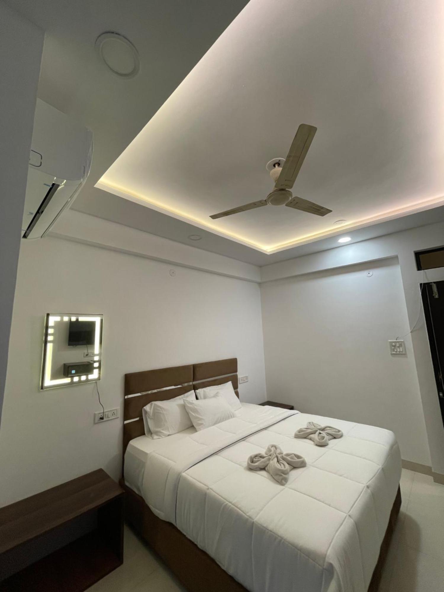 Hotel Kiwi Inn Vijaynagar Scheme 78 印多尔 外观 照片