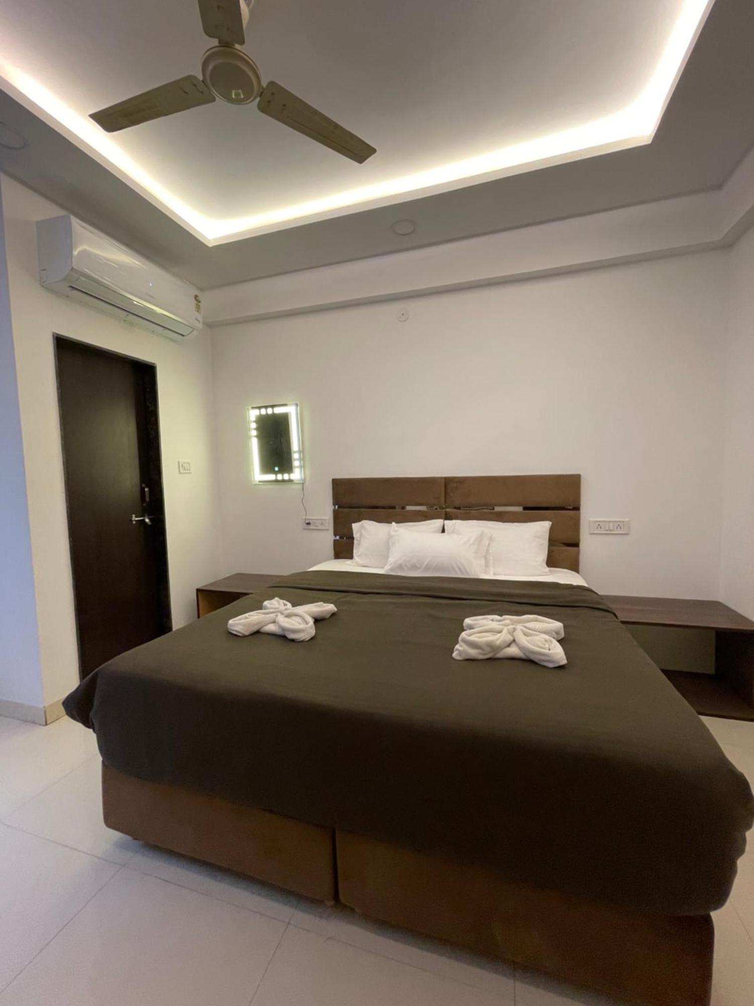 Hotel Kiwi Inn Vijaynagar Scheme 78 印多尔 外观 照片