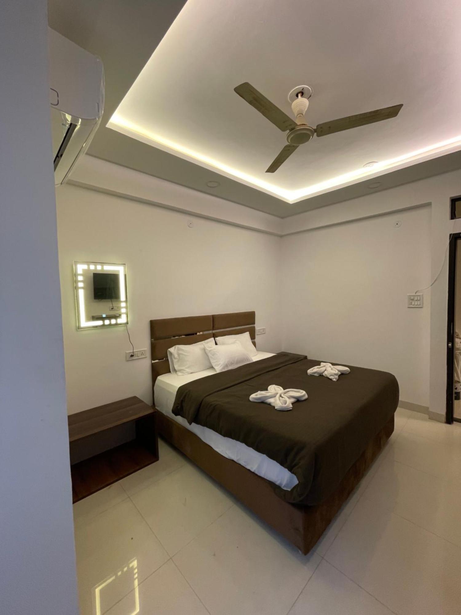 Hotel Kiwi Inn Vijaynagar Scheme 78 印多尔 外观 照片