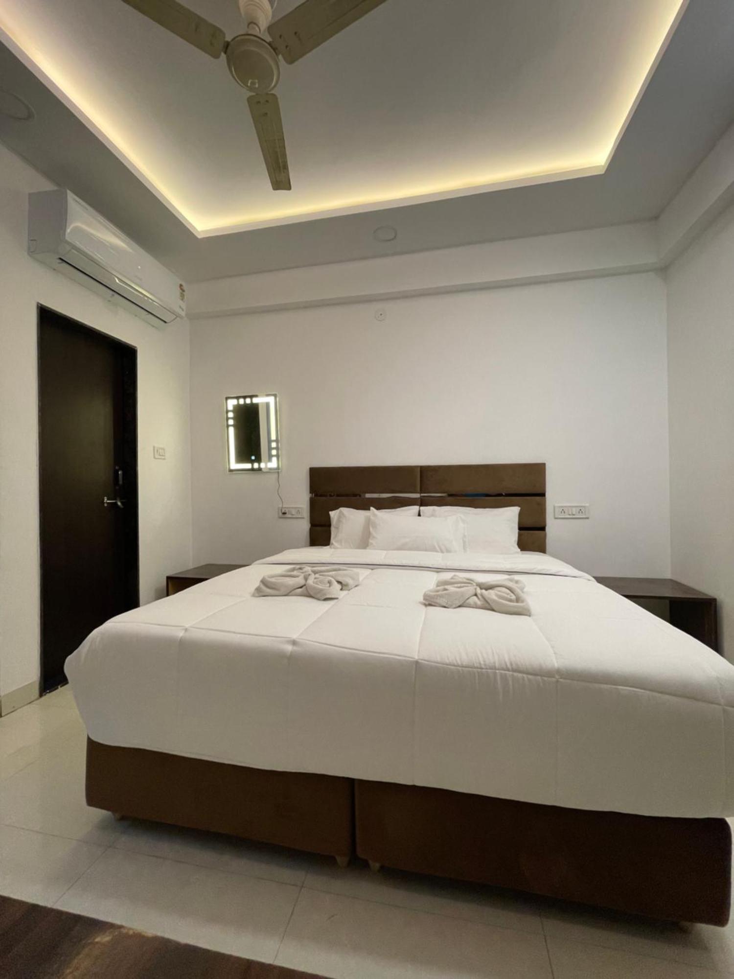 Hotel Kiwi Inn Vijaynagar Scheme 78 印多尔 外观 照片