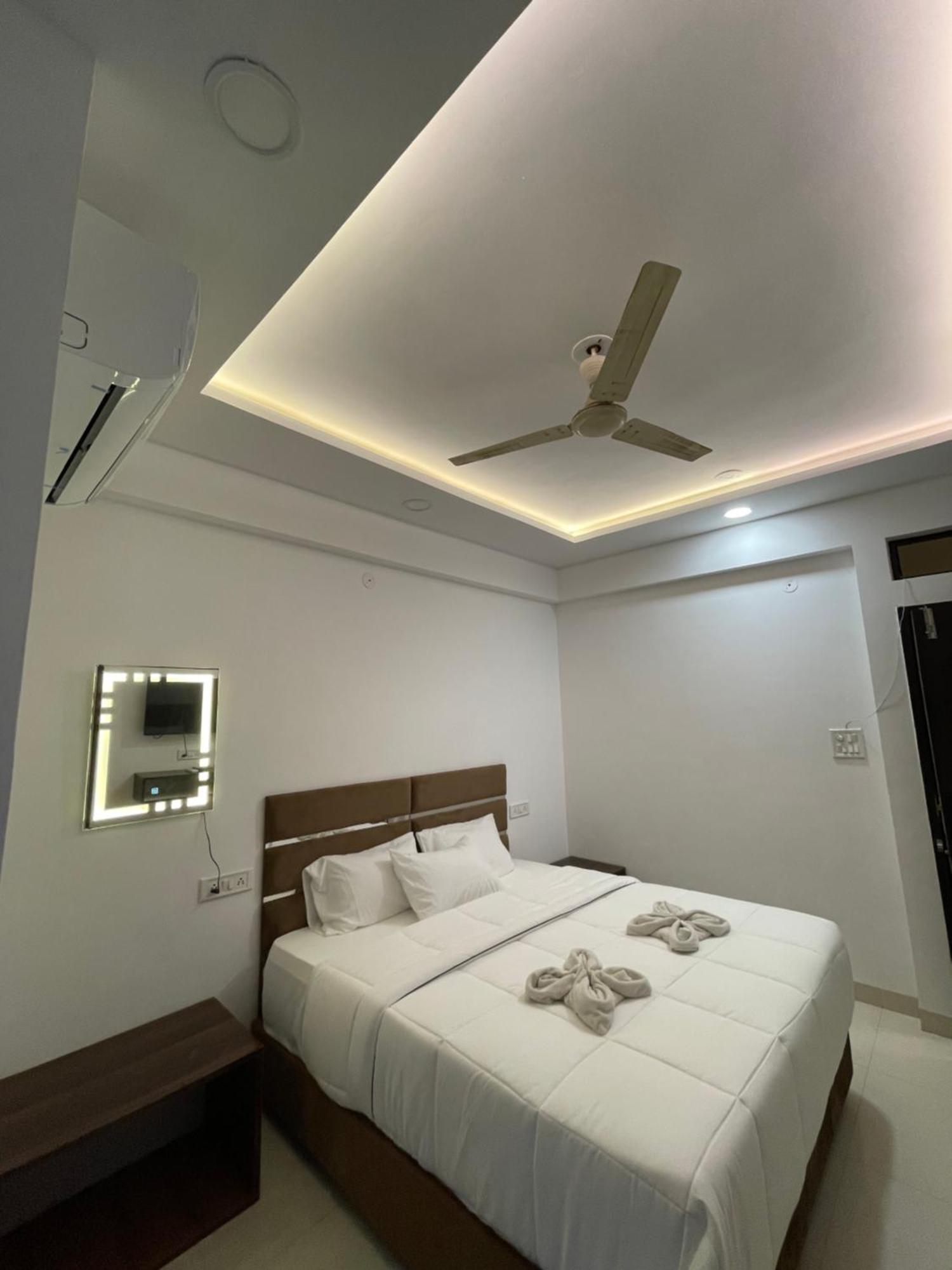 Hotel Kiwi Inn Vijaynagar Scheme 78 印多尔 外观 照片