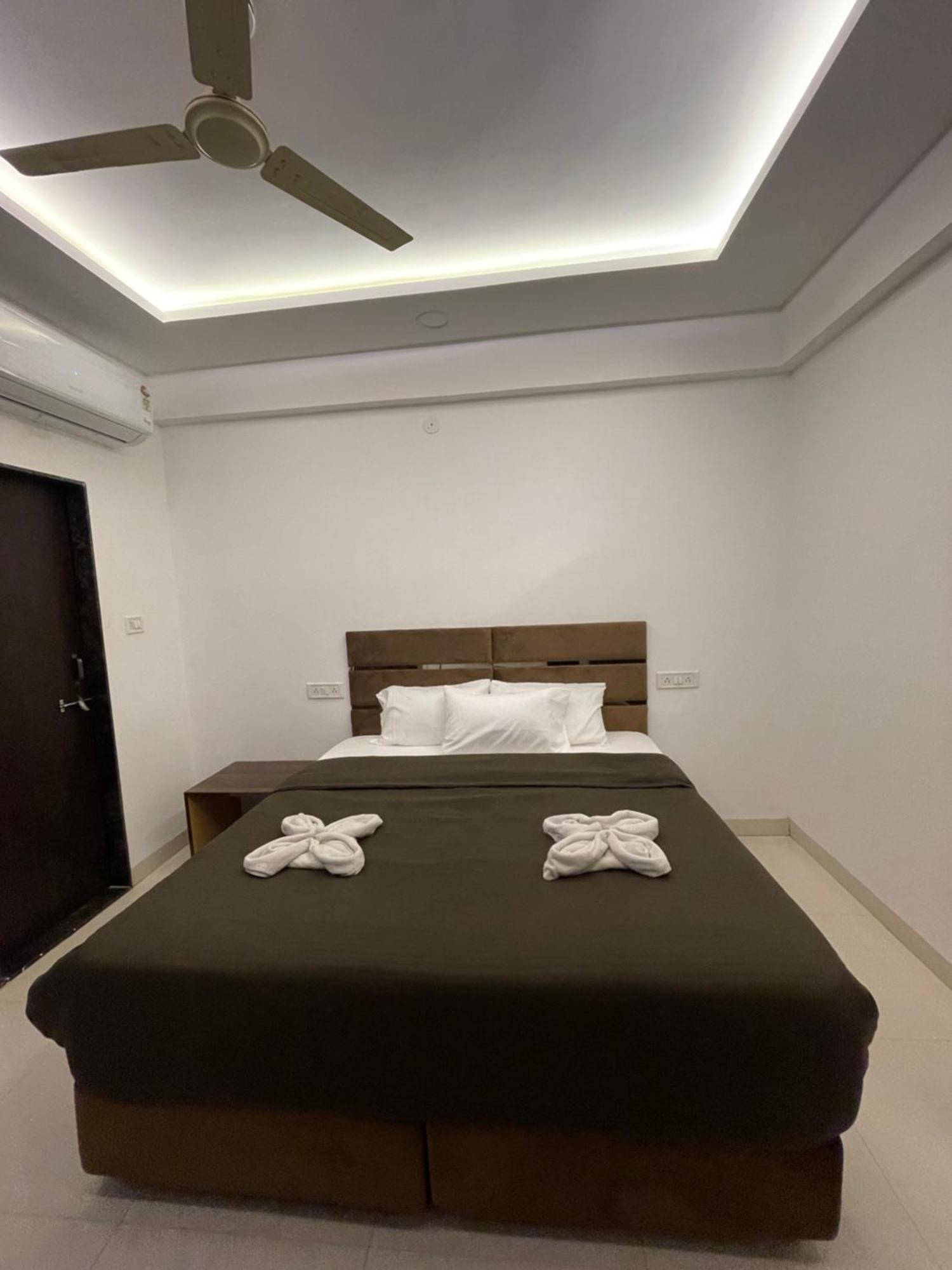 Hotel Kiwi Inn Vijaynagar Scheme 78 印多尔 外观 照片