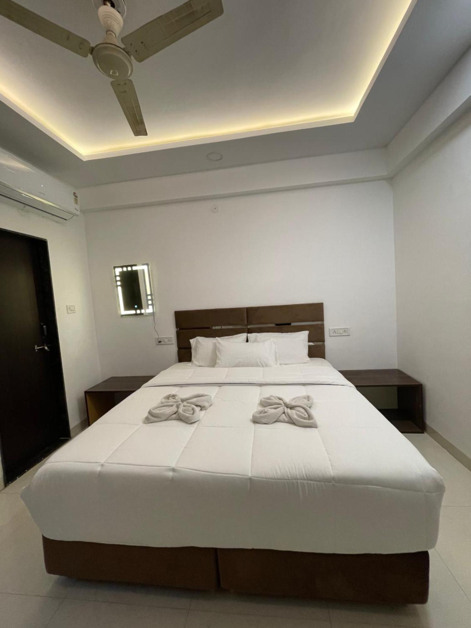 Hotel Kiwi Inn Vijaynagar Scheme 78 印多尔 外观 照片