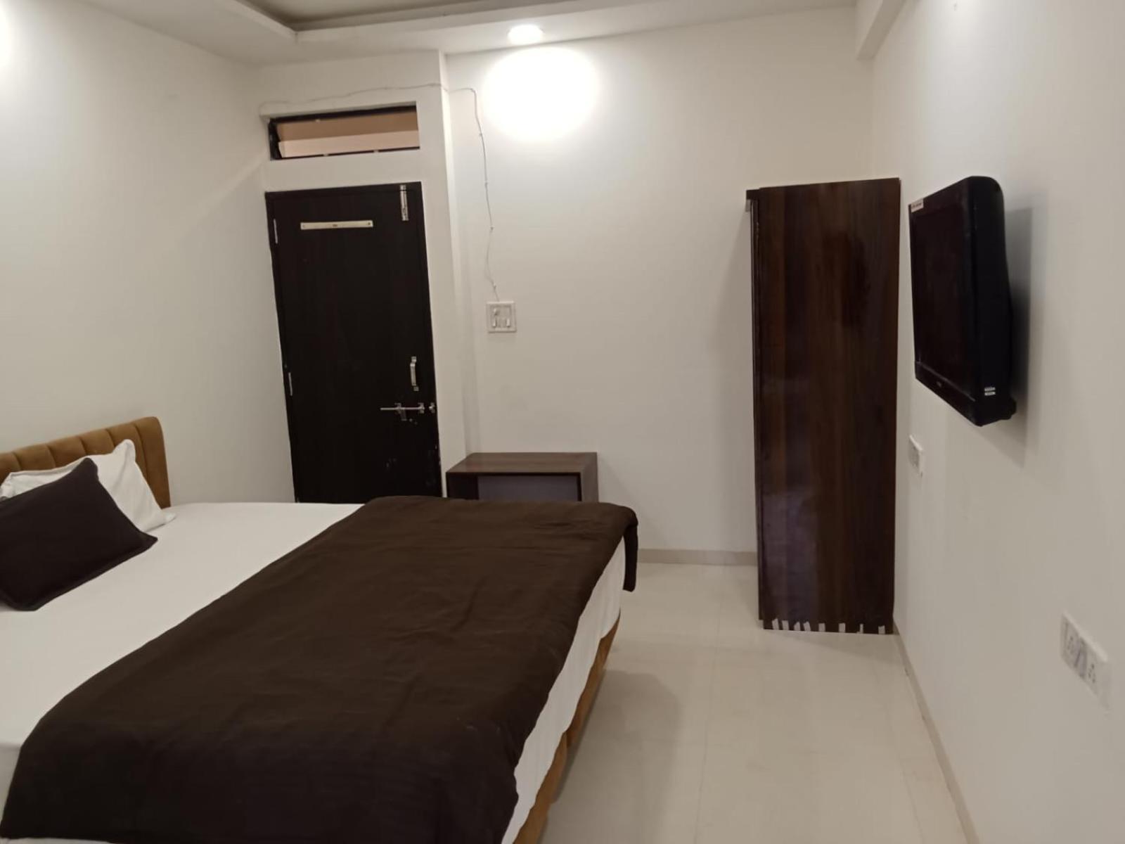 Hotel Kiwi Inn Vijaynagar Scheme 78 印多尔 外观 照片