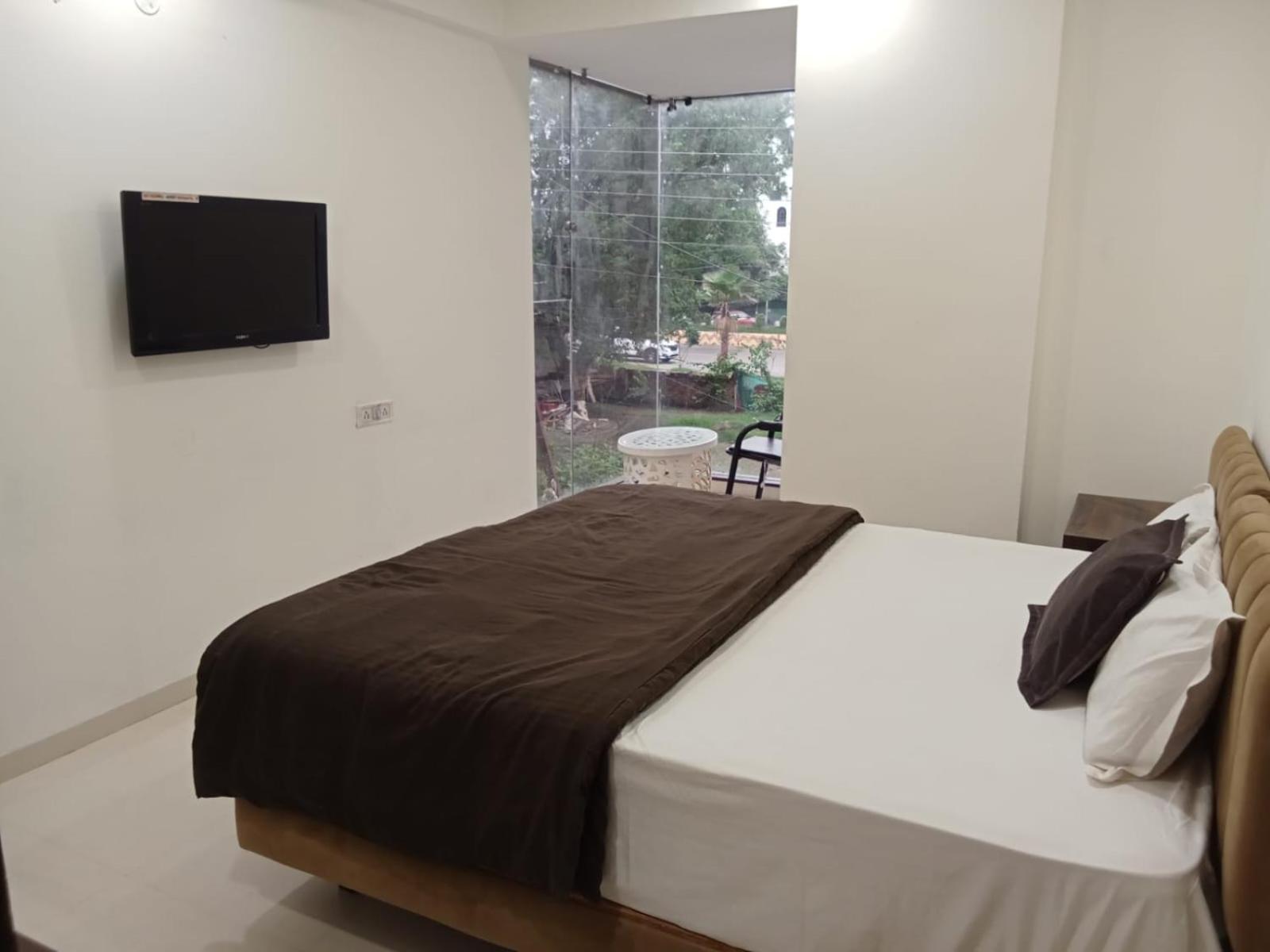 Hotel Kiwi Inn Vijaynagar Scheme 78 印多尔 外观 照片