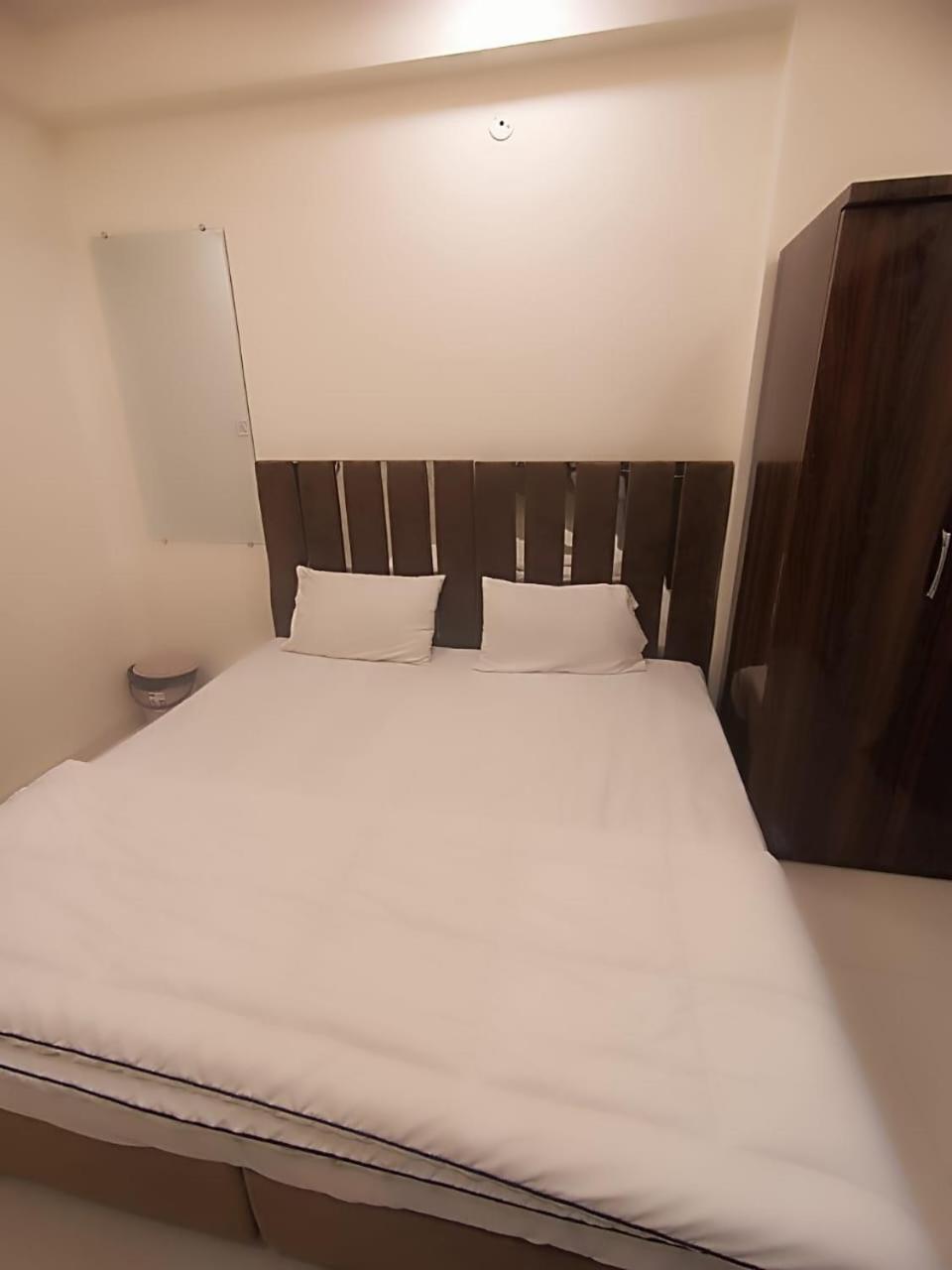 Hotel Kiwi Inn Vijaynagar Scheme 78 印多尔 外观 照片