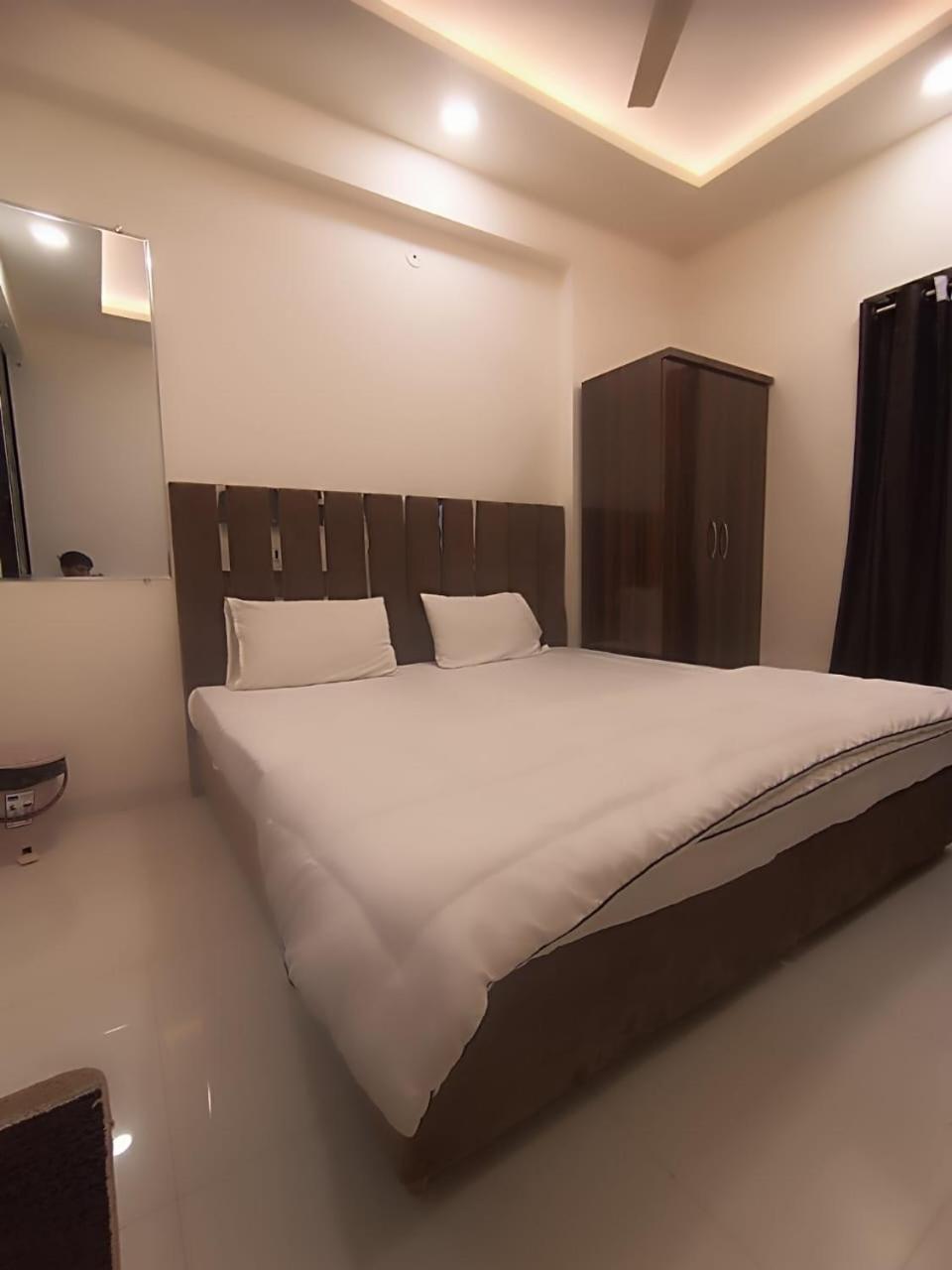 Hotel Kiwi Inn Vijaynagar Scheme 78 印多尔 外观 照片