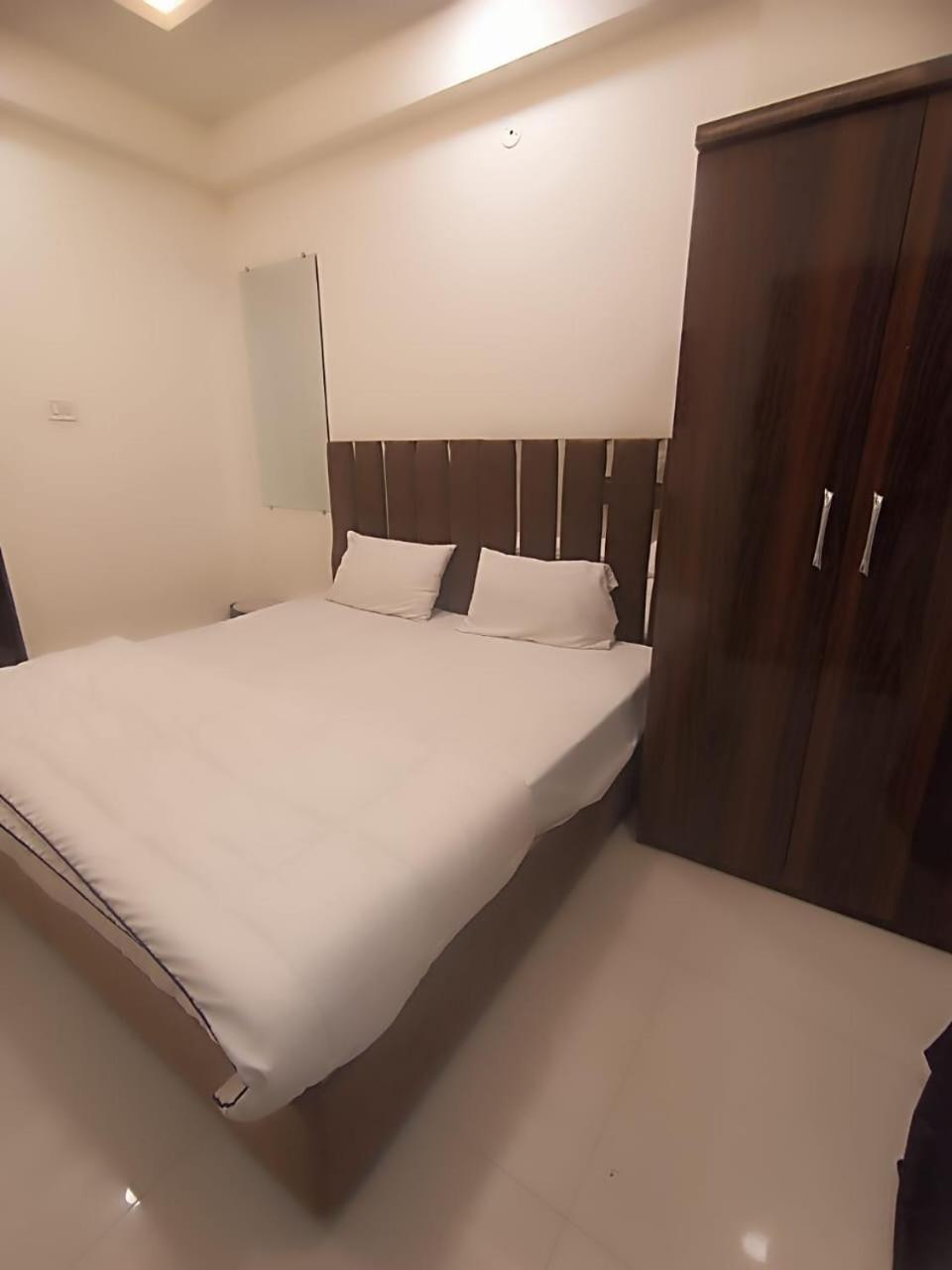 Hotel Kiwi Inn Vijaynagar Scheme 78 印多尔 外观 照片