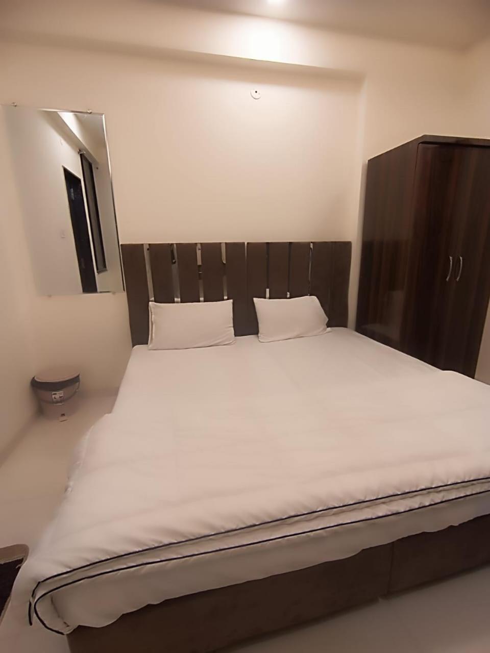Hotel Kiwi Inn Vijaynagar Scheme 78 印多尔 外观 照片