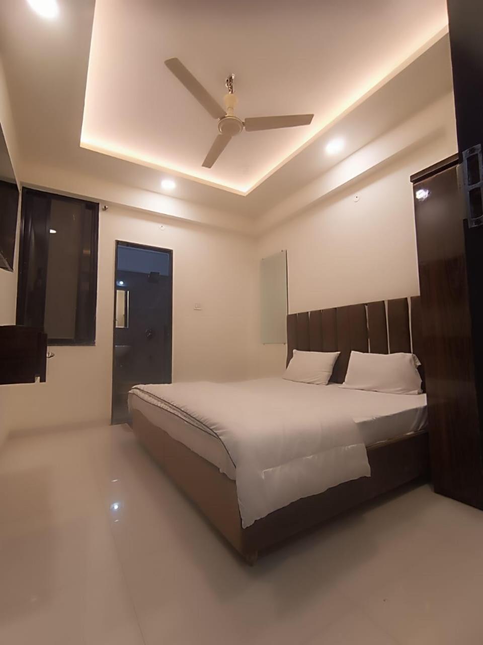 Hotel Kiwi Inn Vijaynagar Scheme 78 印多尔 外观 照片