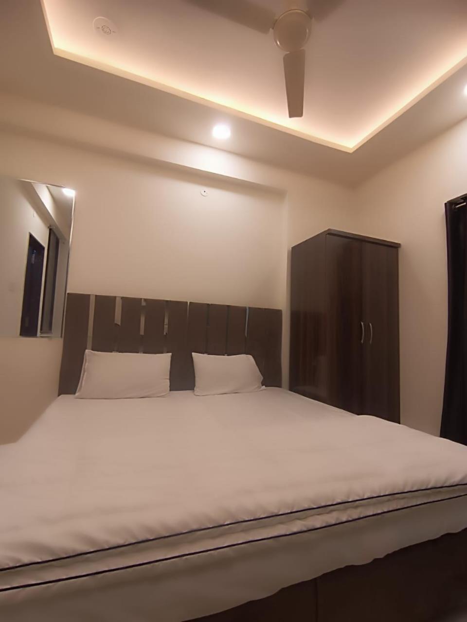Hotel Kiwi Inn Vijaynagar Scheme 78 印多尔 外观 照片