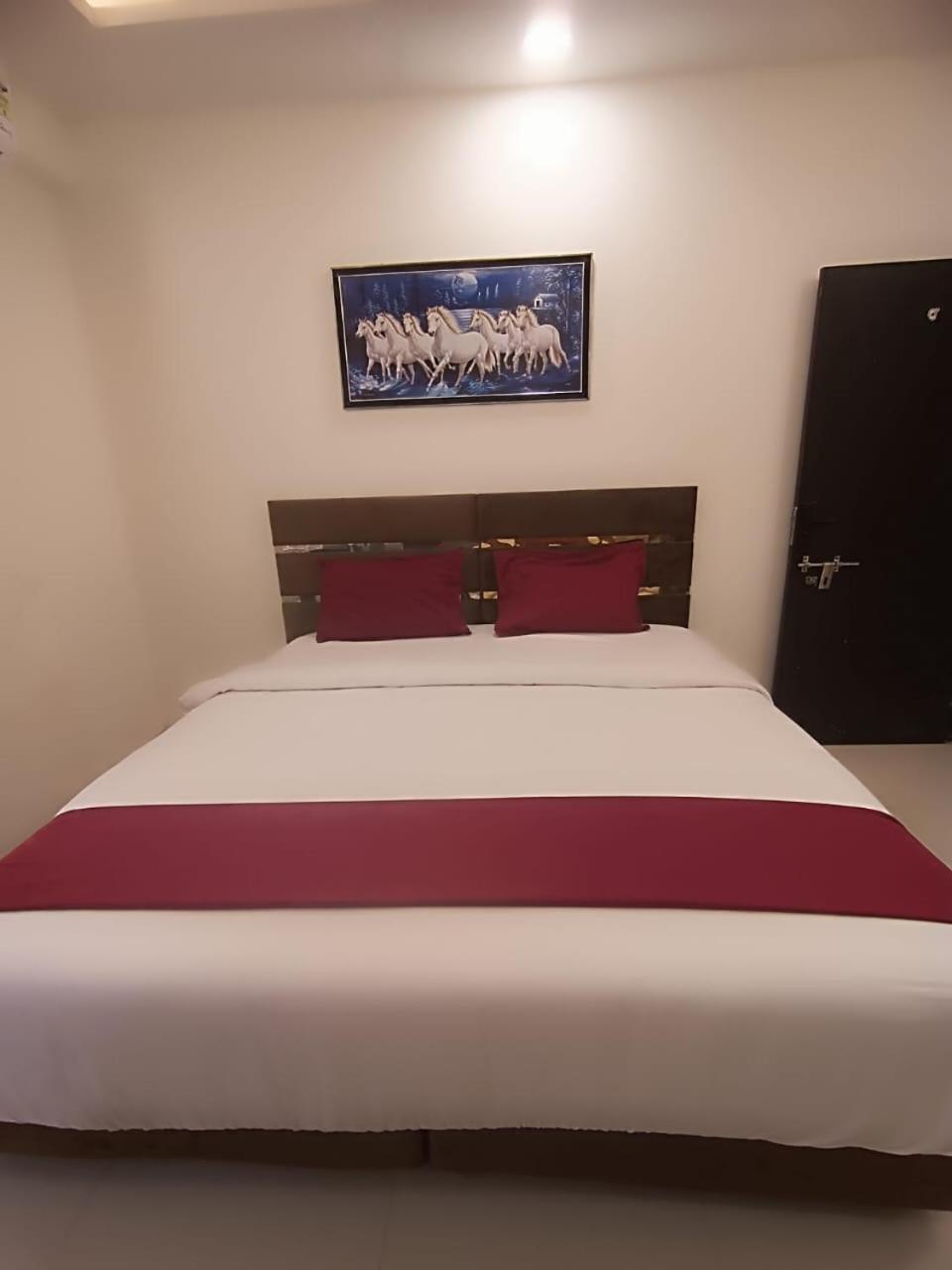 Hotel Kiwi Inn Vijaynagar Scheme 78 印多尔 外观 照片