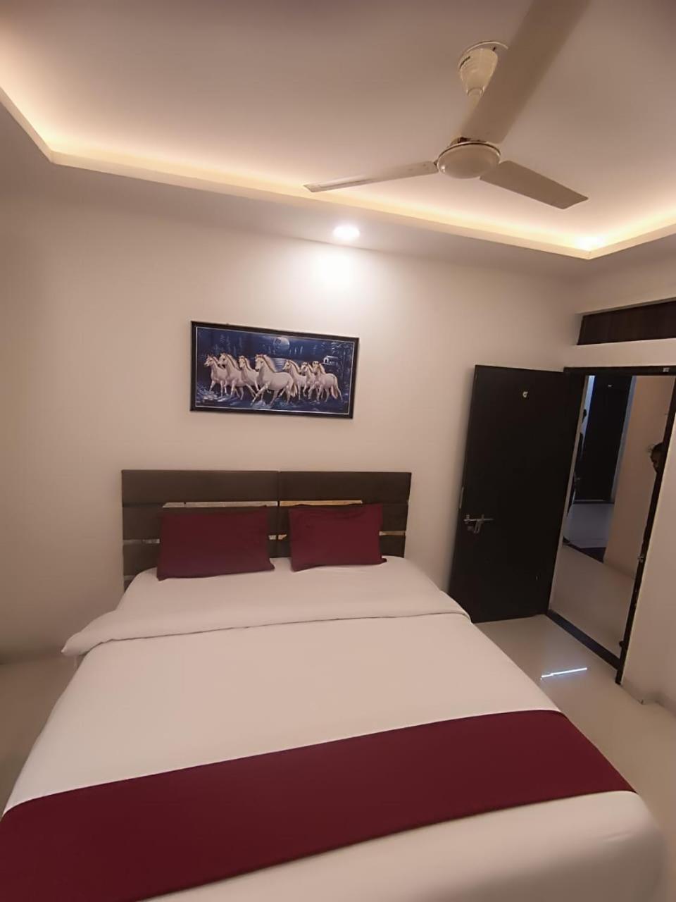 Hotel Kiwi Inn Vijaynagar Scheme 78 印多尔 外观 照片