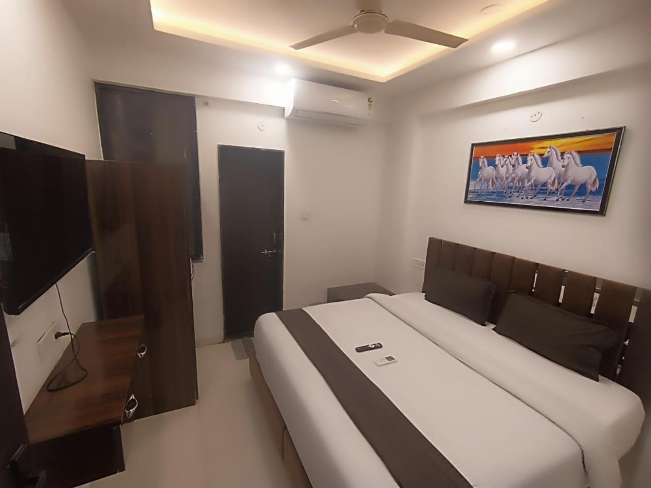 Hotel Kiwi Inn Vijaynagar Scheme 78 印多尔 外观 照片
