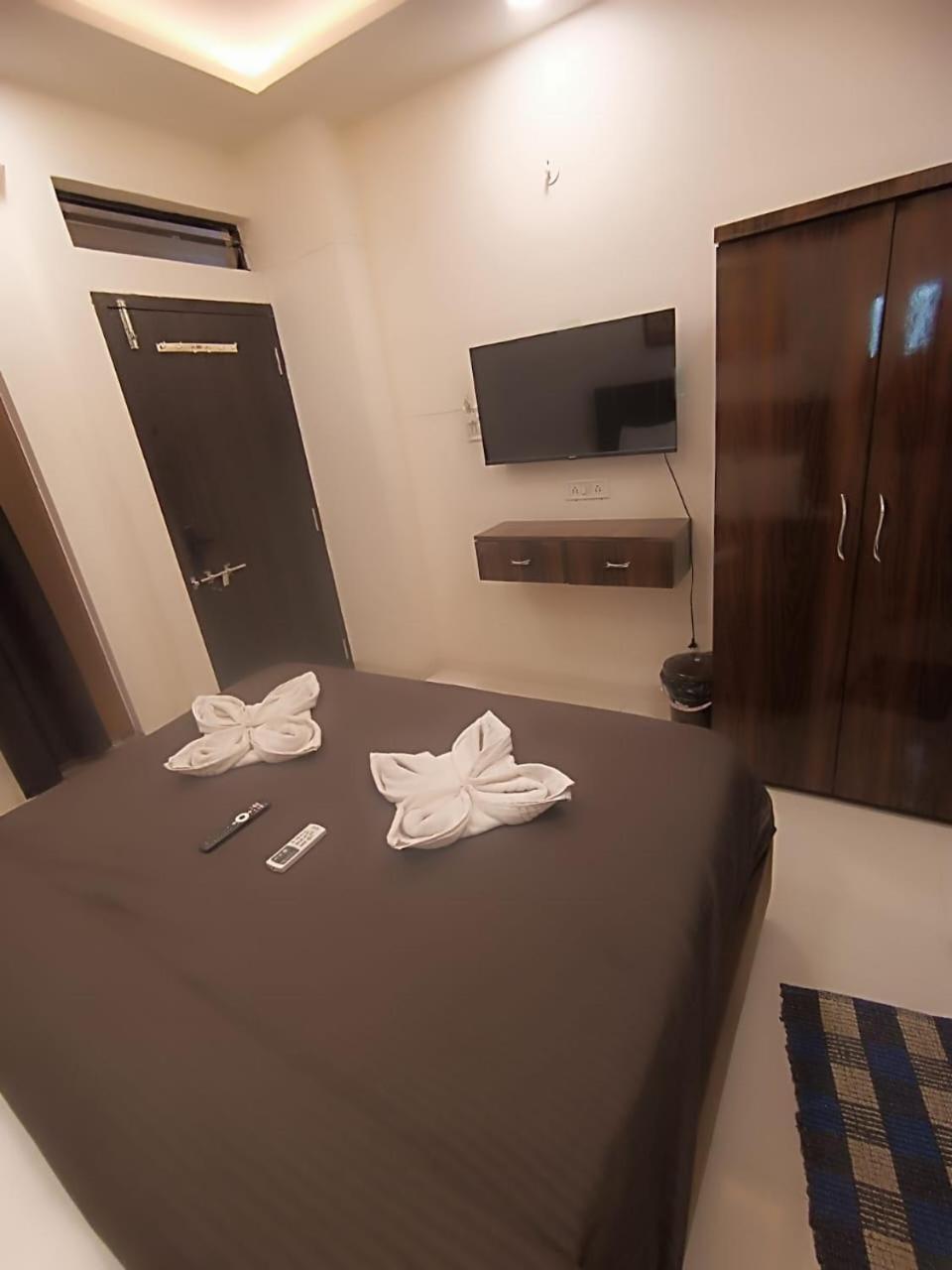 Hotel Kiwi Inn Vijaynagar Scheme 78 印多尔 外观 照片