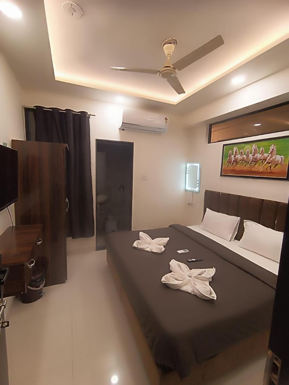 Hotel Kiwi Inn Vijaynagar Scheme 78 印多尔 外观 照片