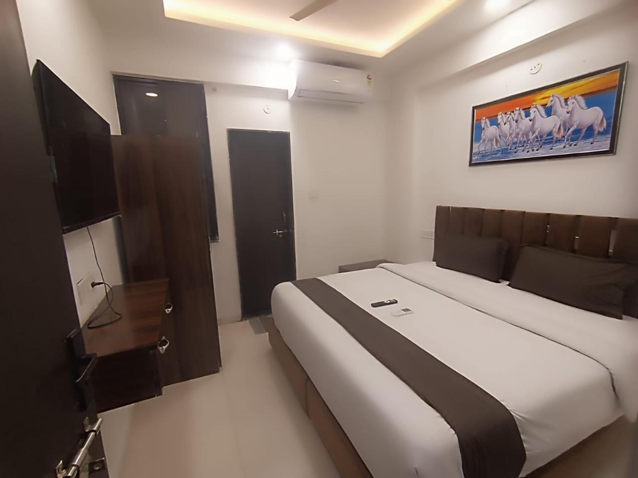 Hotel Kiwi Inn Vijaynagar Scheme 78 印多尔 外观 照片